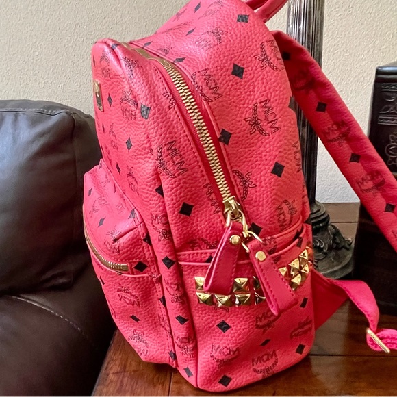 👛 SALE “MCM” 100% Authentic Visetos Side Stud Stark Backpack Red - Picture 3 of 10